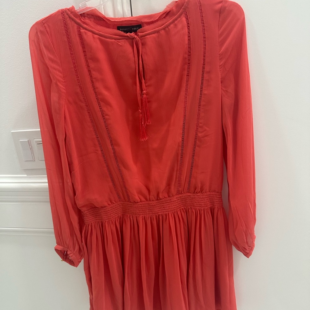 BANANA REPUBLIC 🧡 Coral Long-Sleeve Tiered Mini Dress size M - Picture 2 of 5